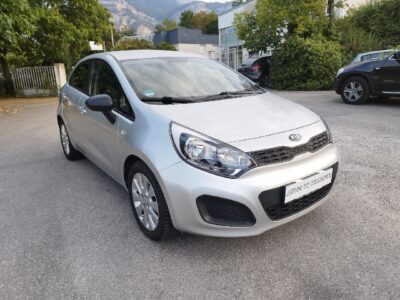 KIA – RIO – Berline – Essence sans plomb – Gris clair