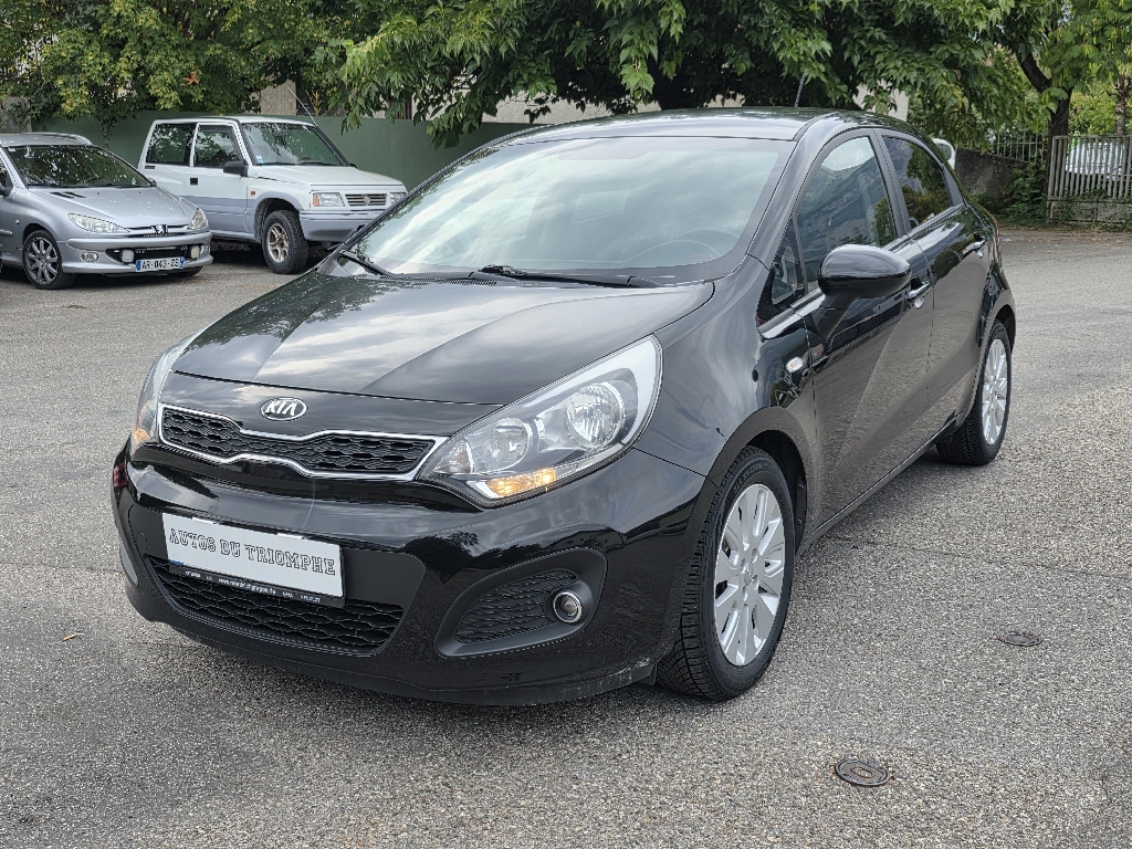 KIA – RIO – Berline – Essence sans plomb – Noire