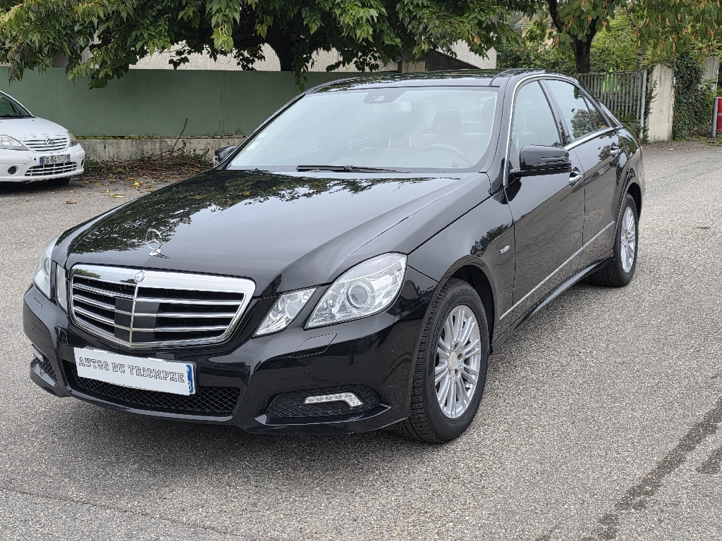 MERCEDES – CLASSE E – Berline – Essence sans plomb – Noire