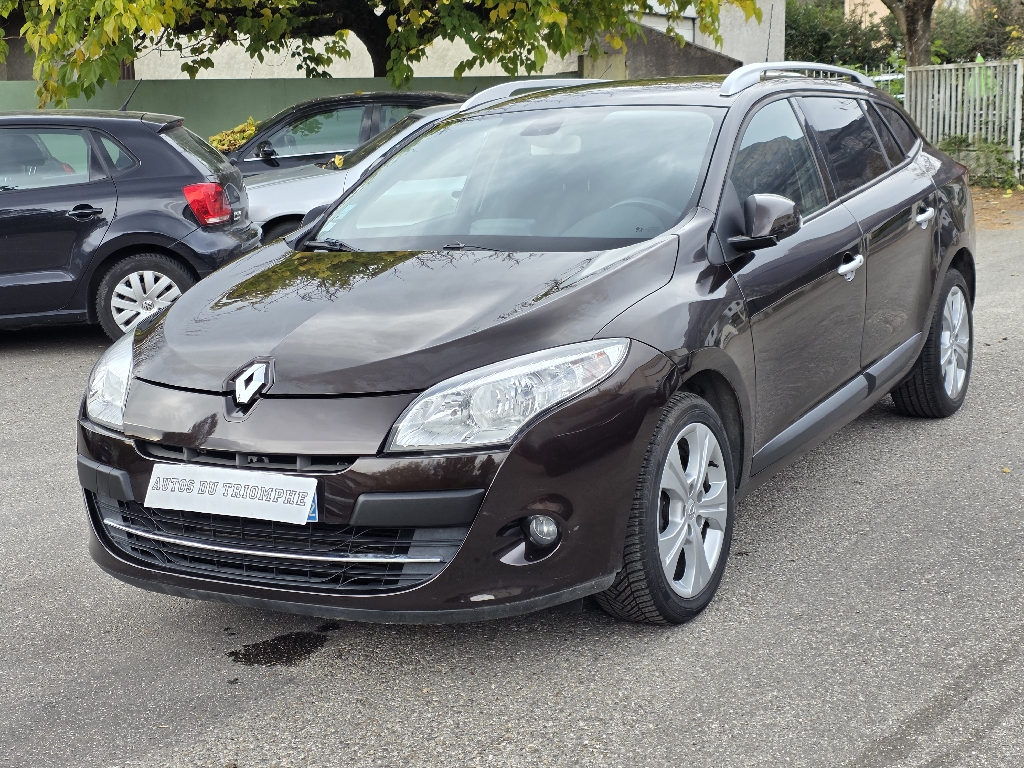 RENAULT – MEGANE III ESTATE – Break – Essence sans plomb – Marron