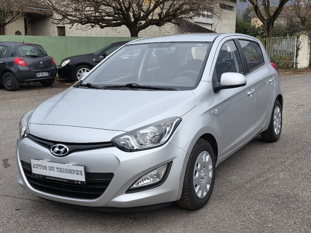HYUNDAI – I20 – Berline – Essence sans plomb – Gris clair